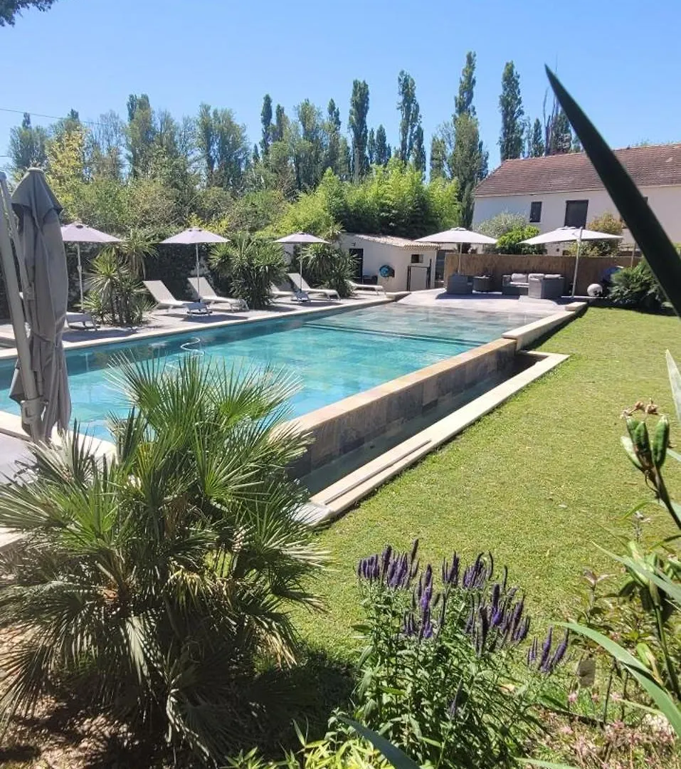 Le Mas Des Mirabelles Cabannes Country house