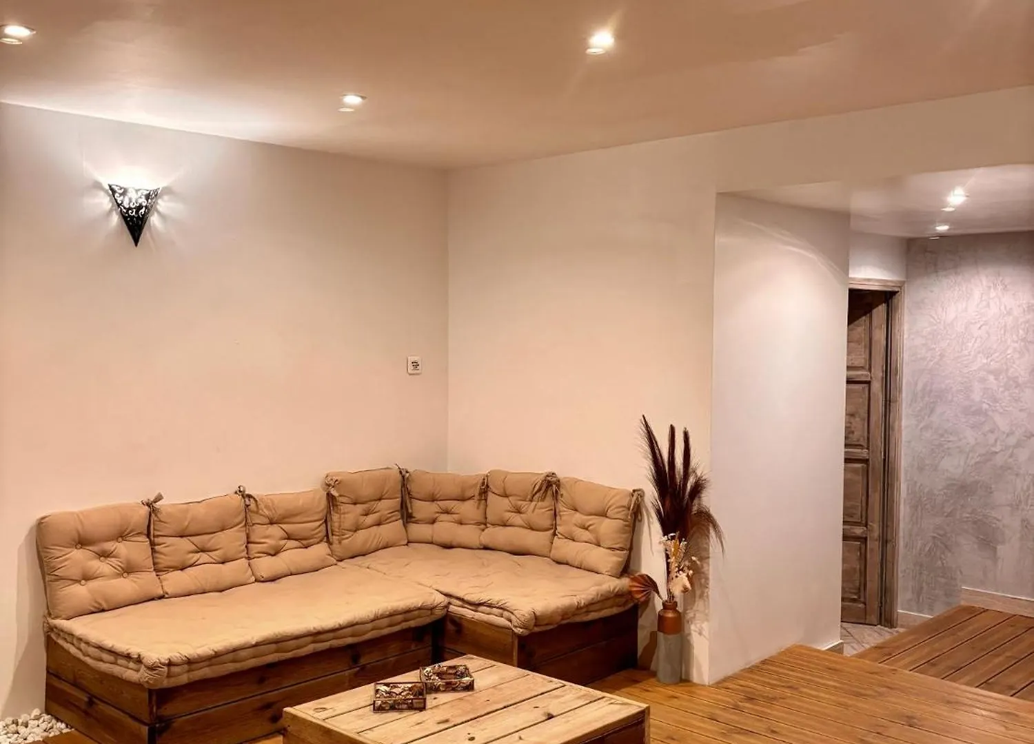 Le Mas Des Mirabelles Cabannes Country house